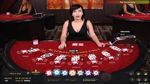 Online Blackjack Strategy to Minimize the House Edge